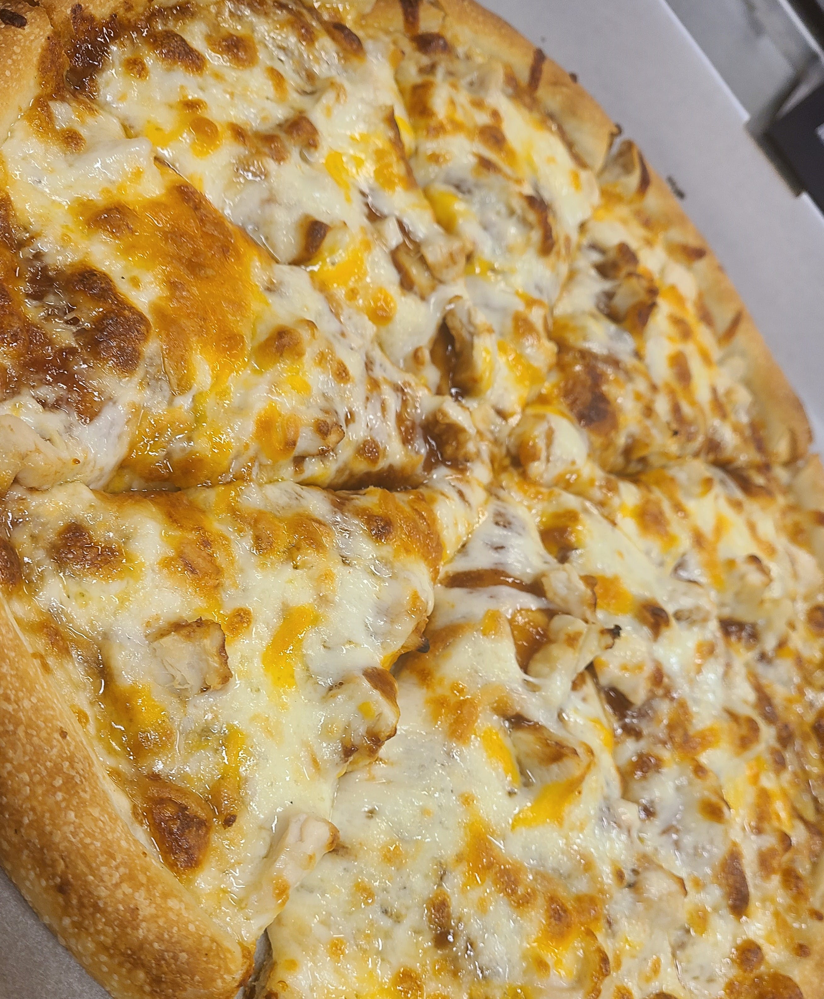 Order Bbq Chicken Pizza - Large 14'' (8 Slices) food online from Cornersburg Pizza store, Boardman on bringmethat.com