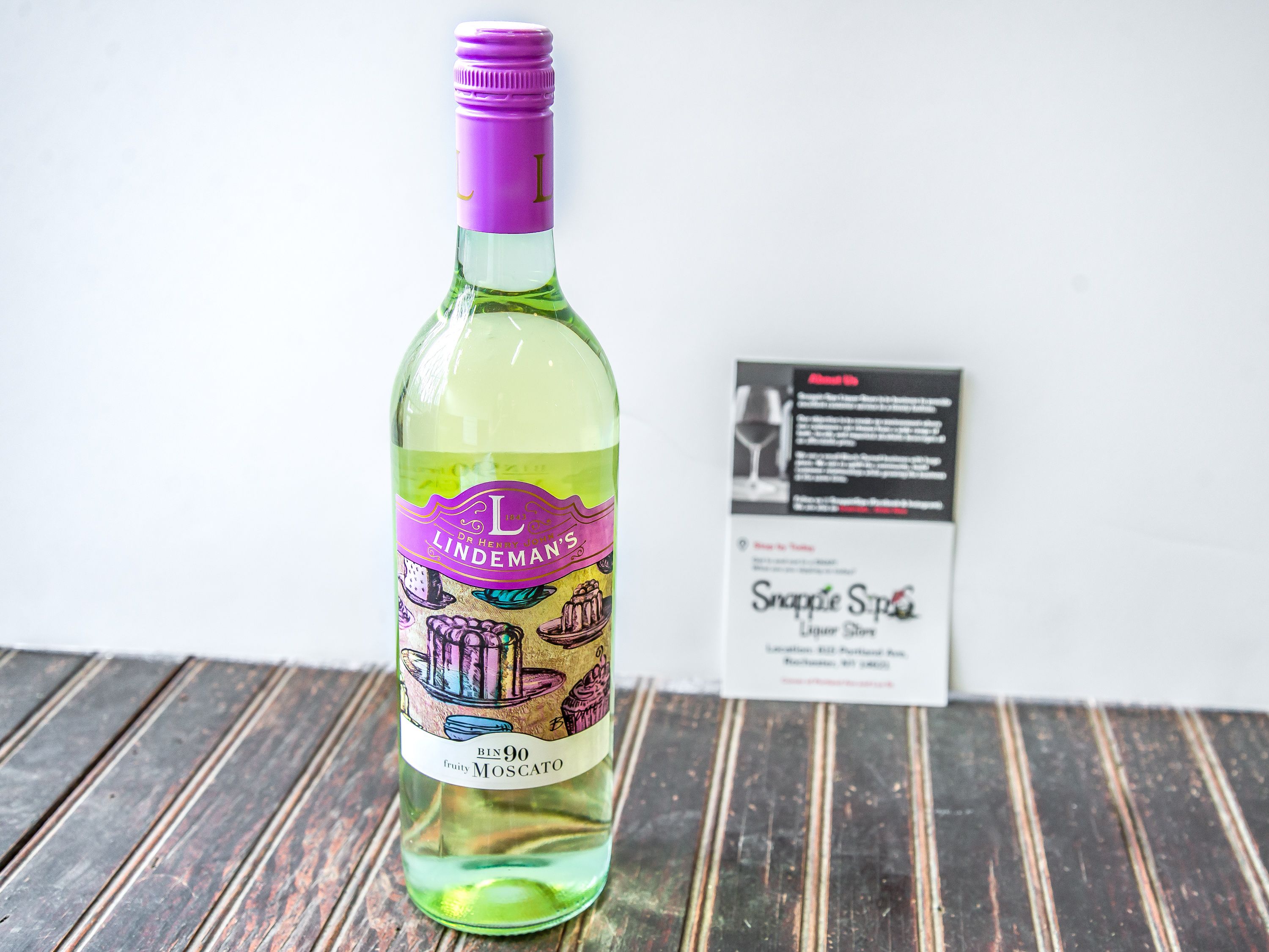 Order Lindemans Moscato Bin 750ML food online from Snappie Sips store, Rochester on bringmethat.com