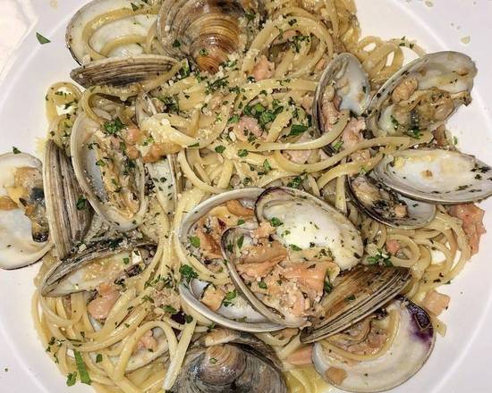 Order Linguine with Clams food online from Grano Pizzeria & Italian Tavern store, Scotch Plains on bringmethat.com