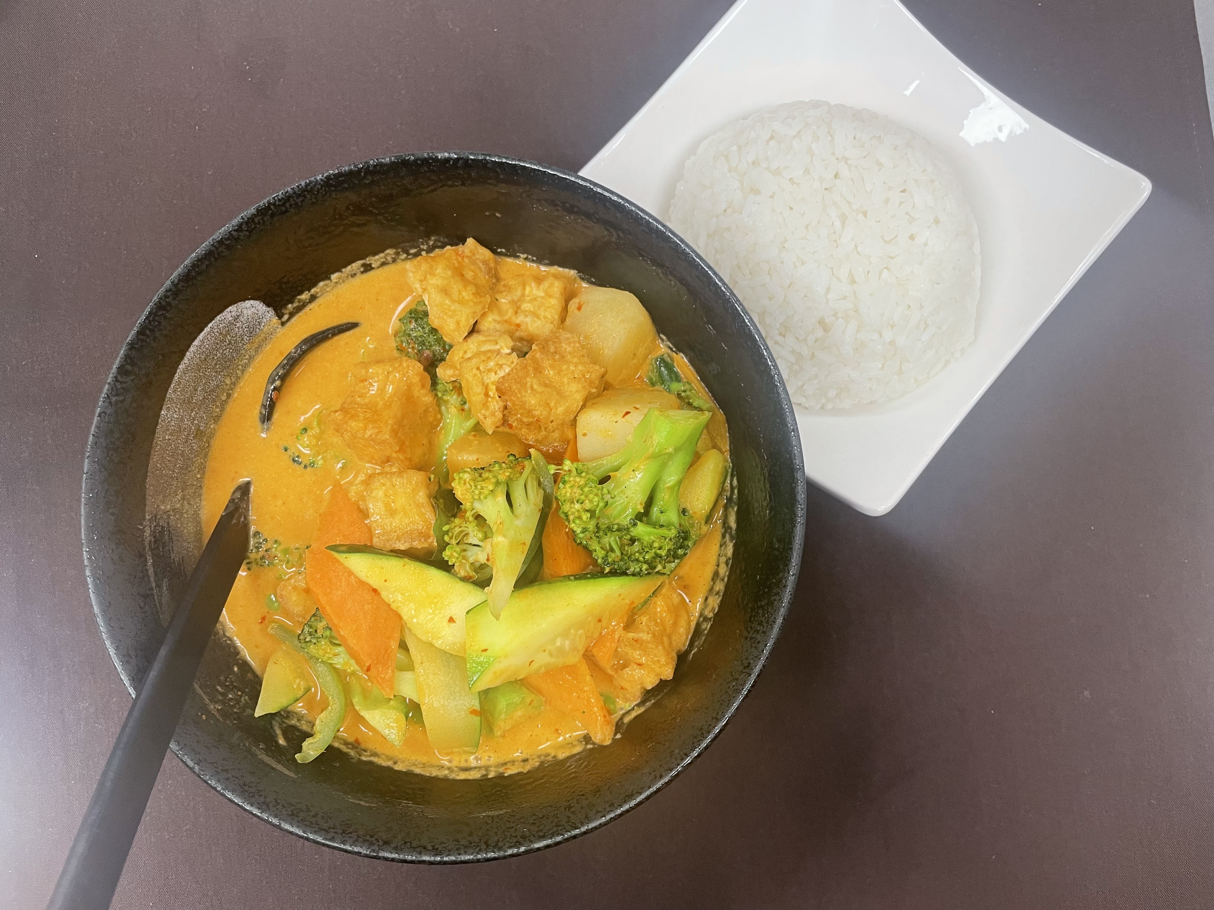 Order Vegetable Thai Curry food online from Izumi store, Attleboro on bringmethat.com