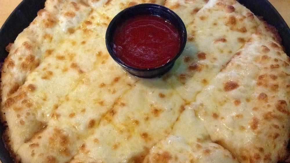 Order Cameo Cheesy Bread - Appetizer food online from Reset store, Rossford on bringmethat.com