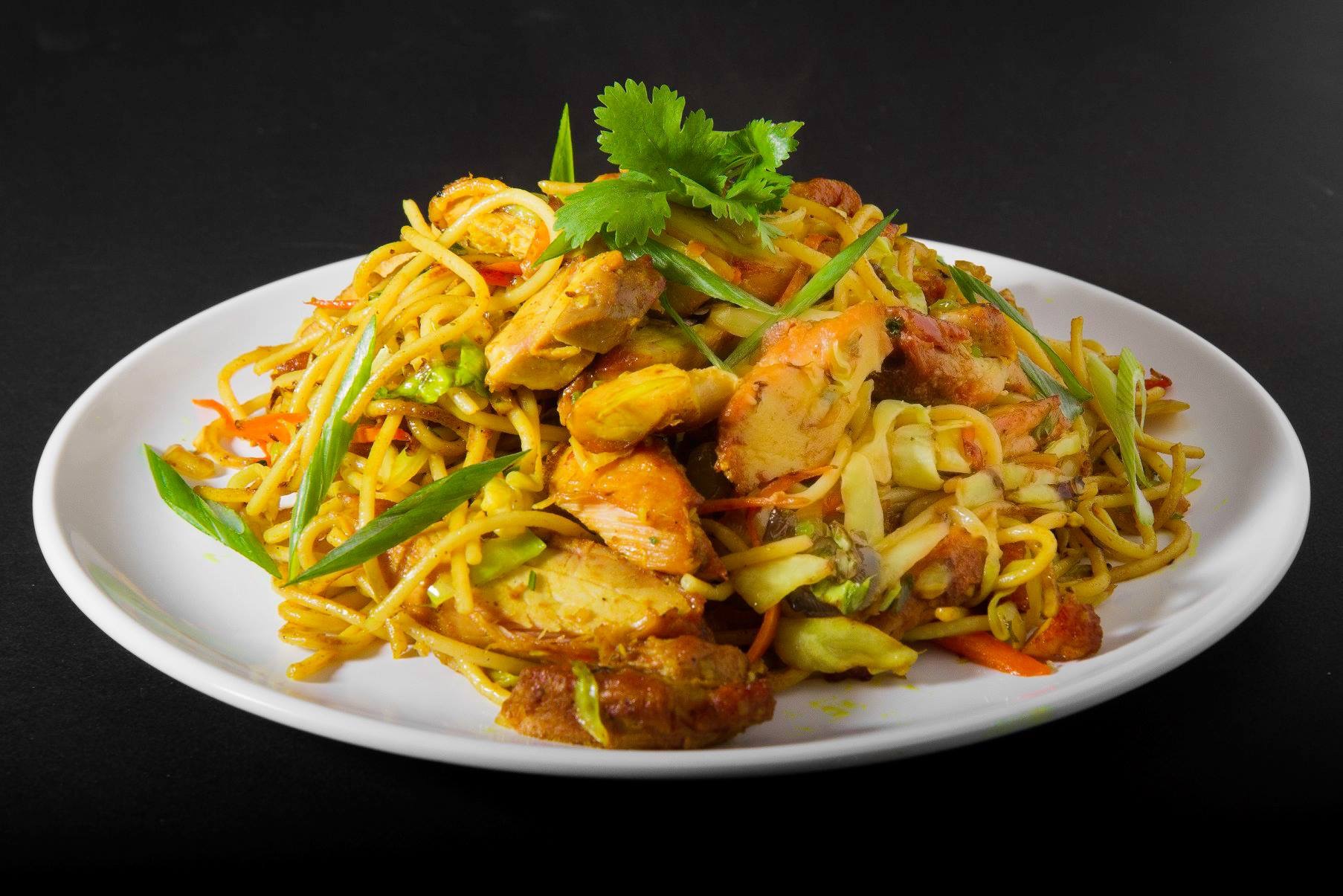 Order Chicken Chow Mein food online from Spice 8 store, Keller on bringmethat.com