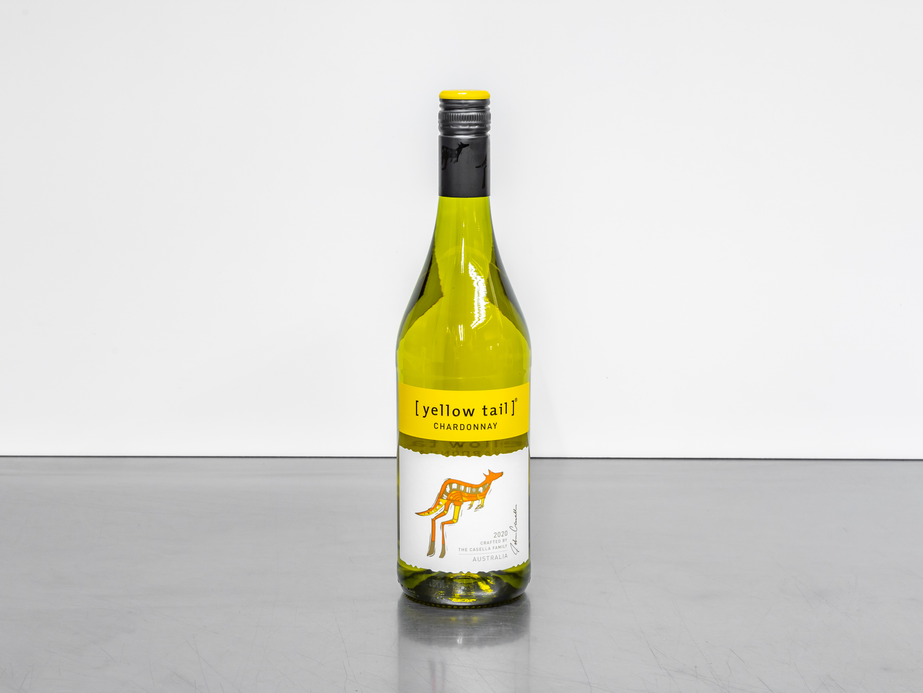 Order Yellowtail Chardonnay 750 ml.  food online from In The Zone V store, Phoenix on bringmethat.com