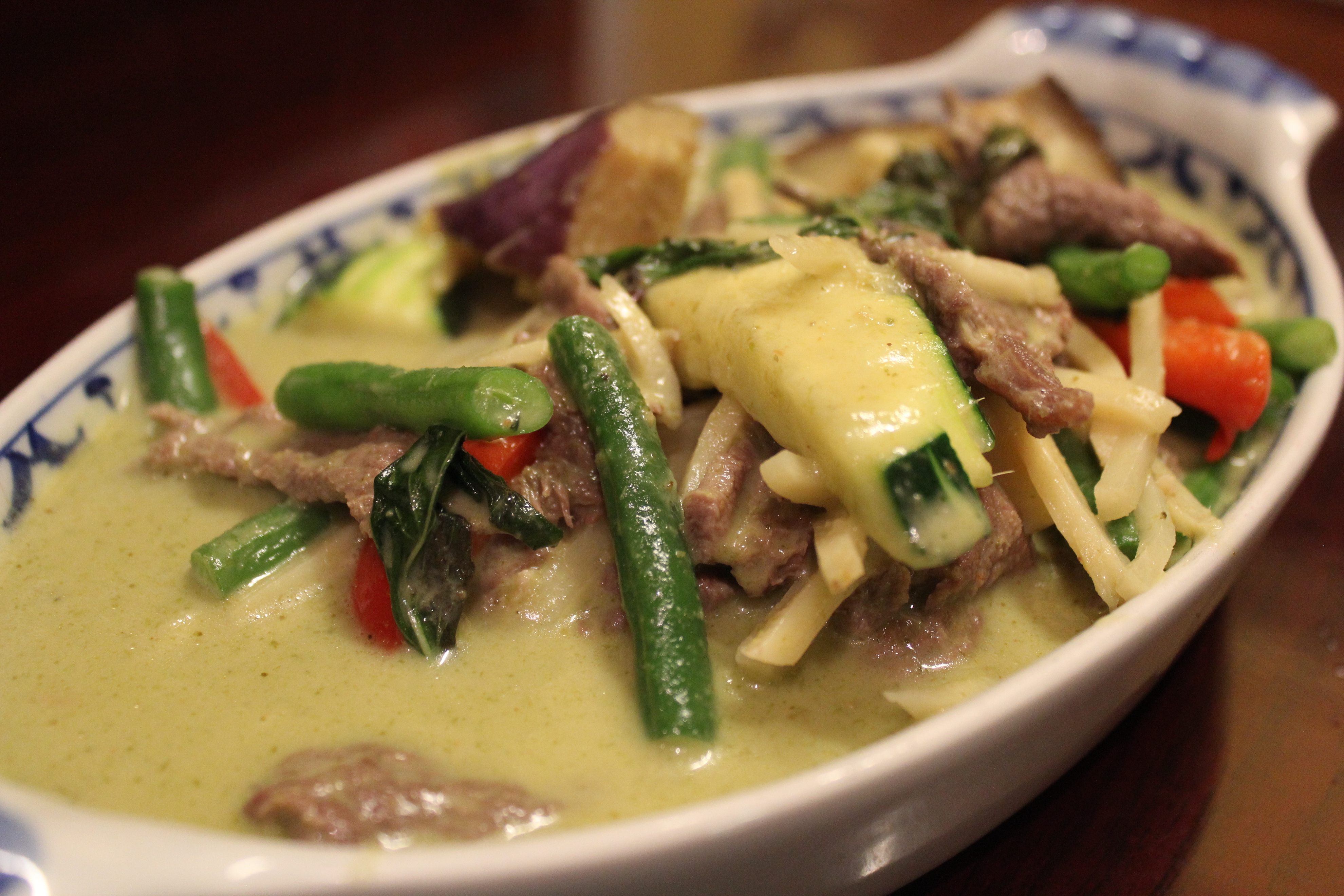 Order Gang Khew-Wan (Green Curry) food online from Chai Thai Noodles store, Hayward on bringmethat.com