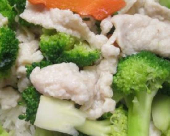 Order Steamed Chicken with Broccoli food online from China King O'Fallon store, O'Fallon on bringmethat.com
