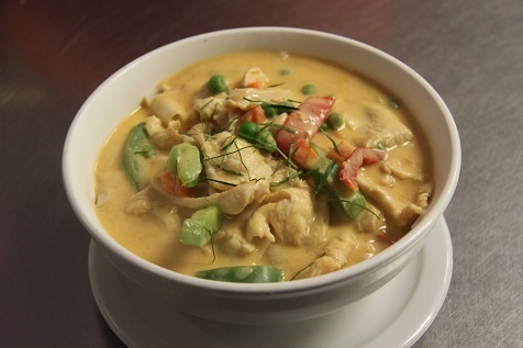 Order Chicken Green Curry Noodle food online from Pink Elephant store, Canoga Park on bringmethat.com