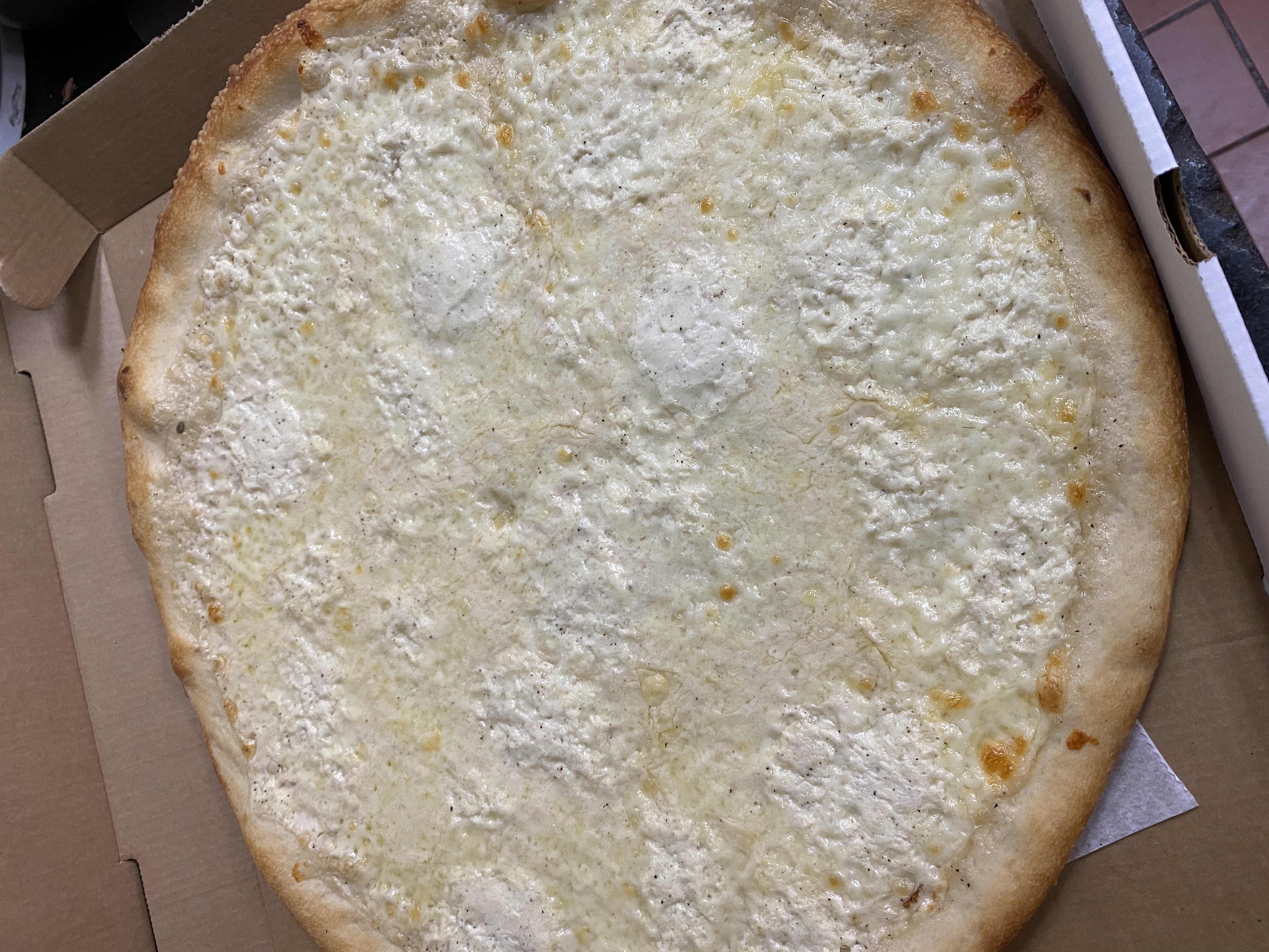 Order White Pizza food online from Vinny's Pizzeria store, Corona on bringmethat.com
