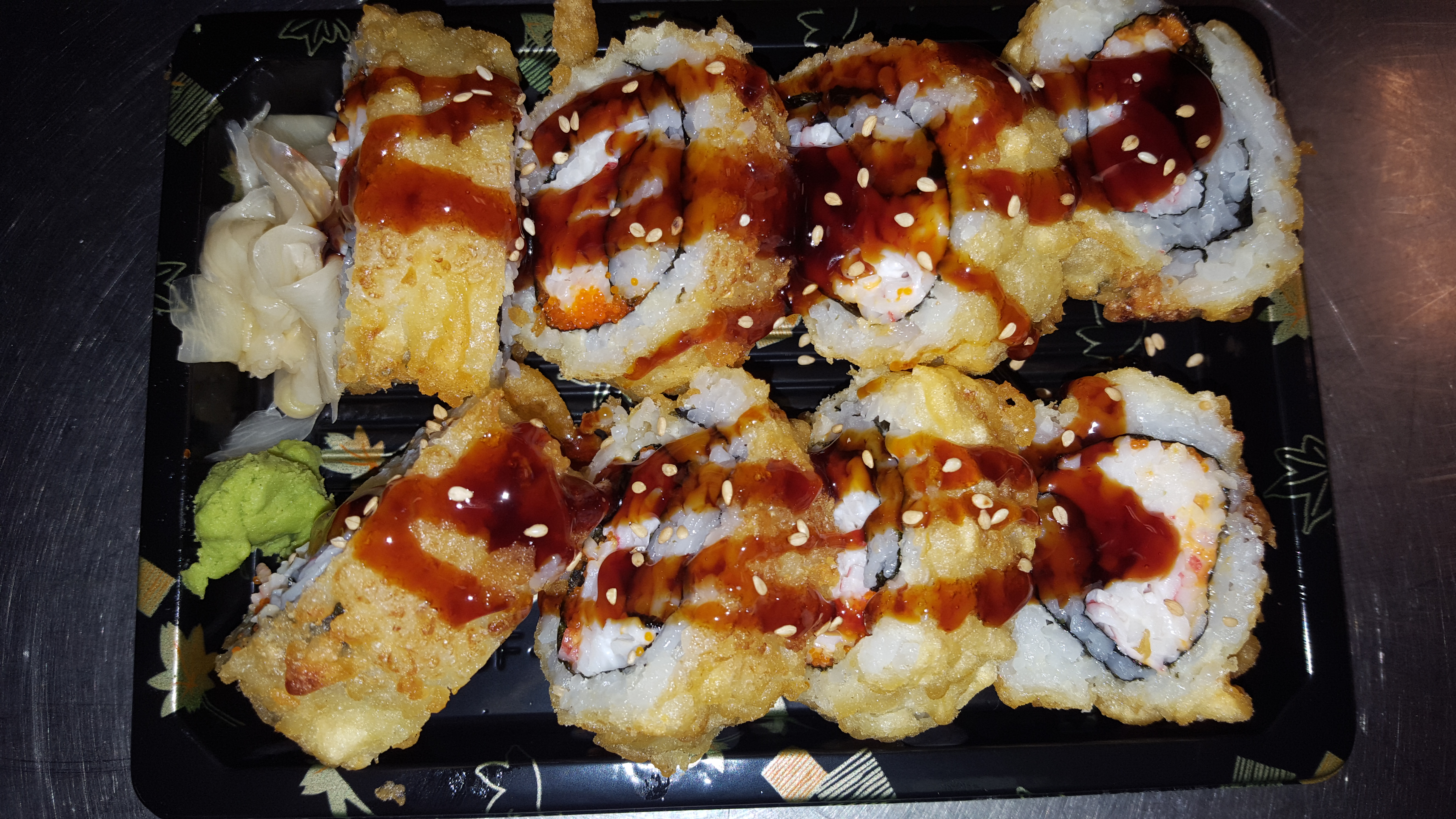 Order R19. Spicy Crabmeat Tempura Cut Roll food online from 88 Chinese & Sushi Sherman Oaks store, Van Nuys on bringmethat.com