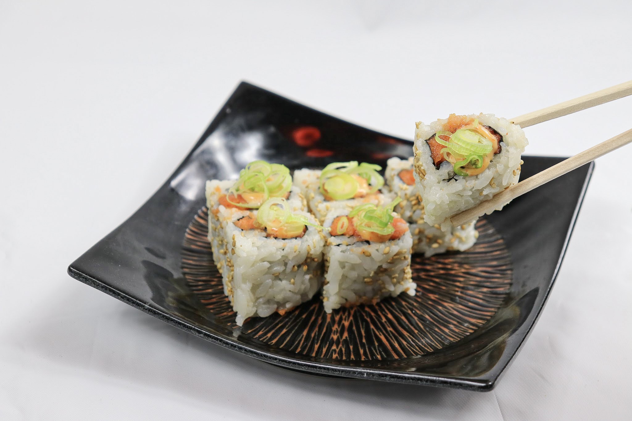 Order Spicy Tuna Roll food online from Lucky cat store, New York on bringmethat.com
