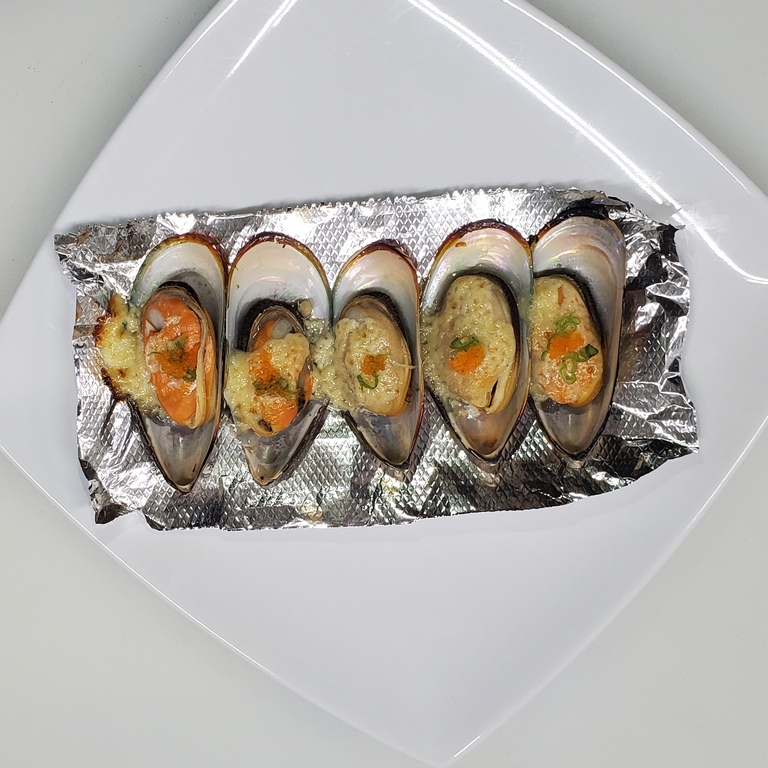 Order Baked Green Mussel food online from Sushi Loco store, Long Beach on bringmethat.com