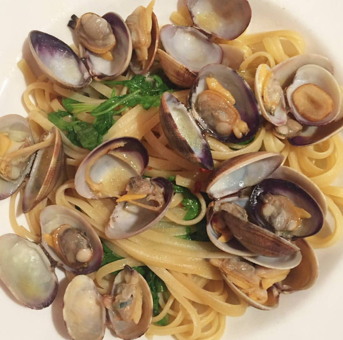 Order Linguine with Fresh Clams food online from Nino's store, New York on bringmethat.com