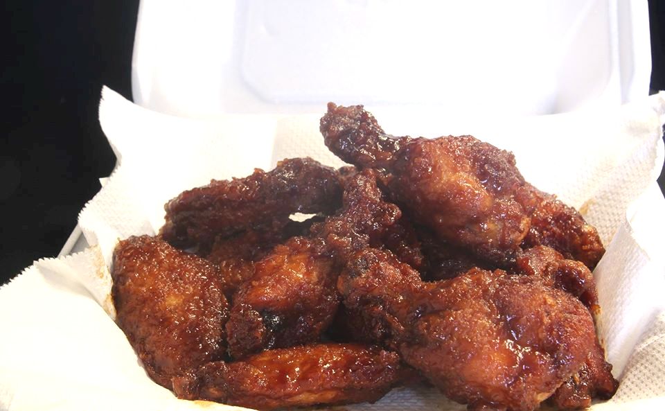 Order 10 Wings food online from Subby's store, Dayton on bringmethat.com