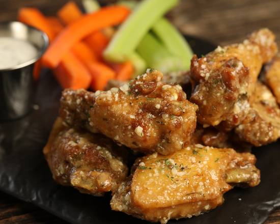 Order Traditional Garlic Parmesan food online from Wild Wild Wings store, Southfield on bringmethat.com