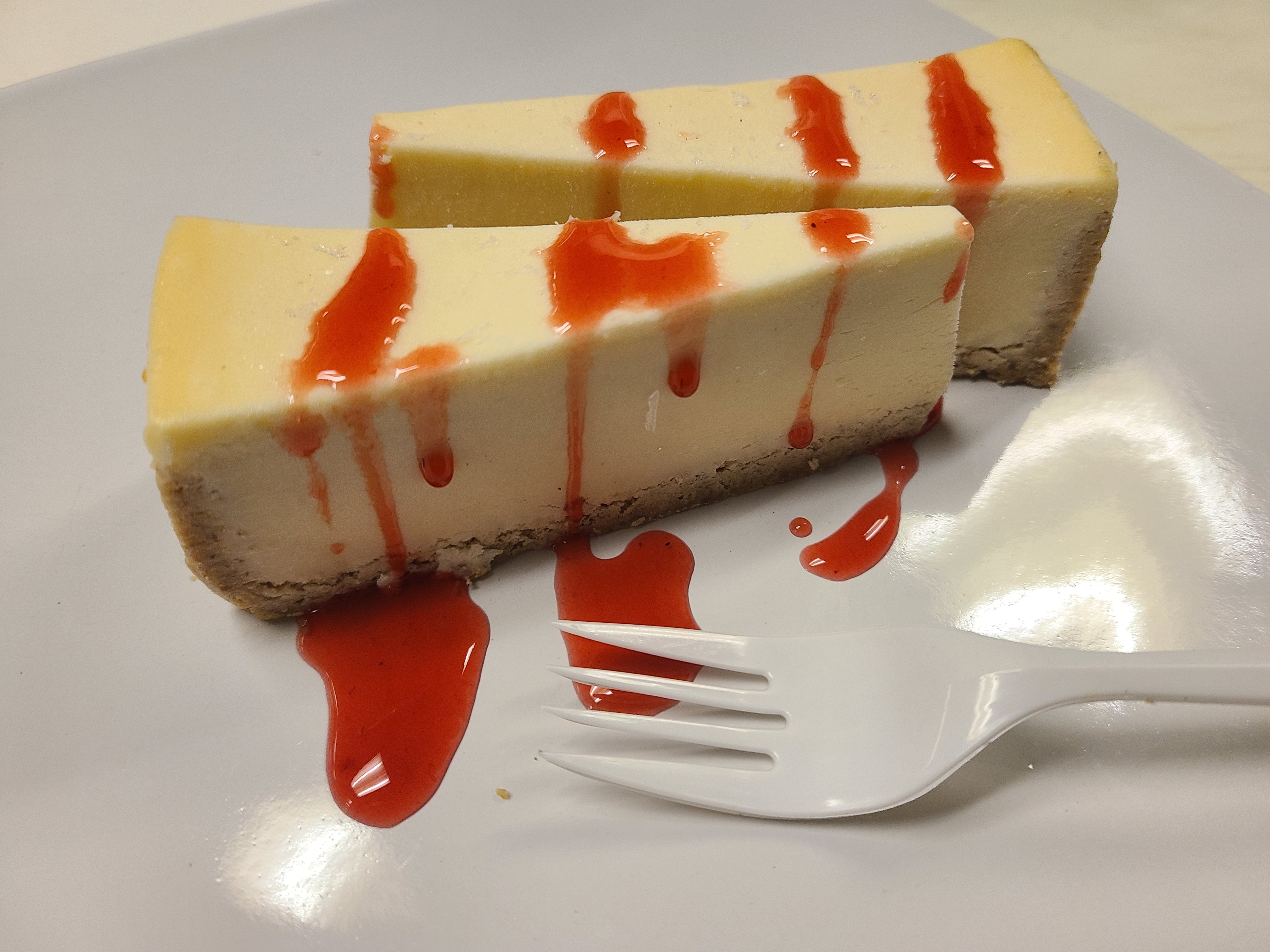 Order Strawberry Cheesecake Slice food online from Lakeside Hots store, Rochester on bringmethat.com