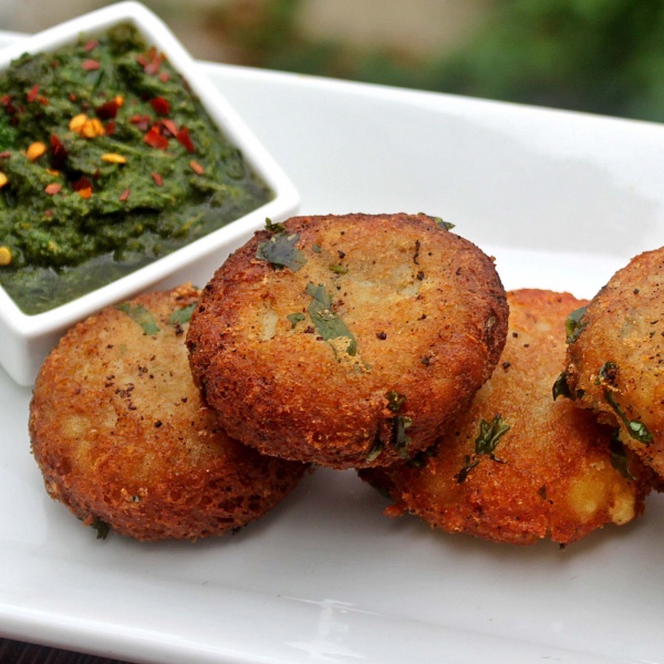 Order Aloo Tikki (2 pcs) food online from India Sweets & Spices store, Los Angeles on bringmethat.com