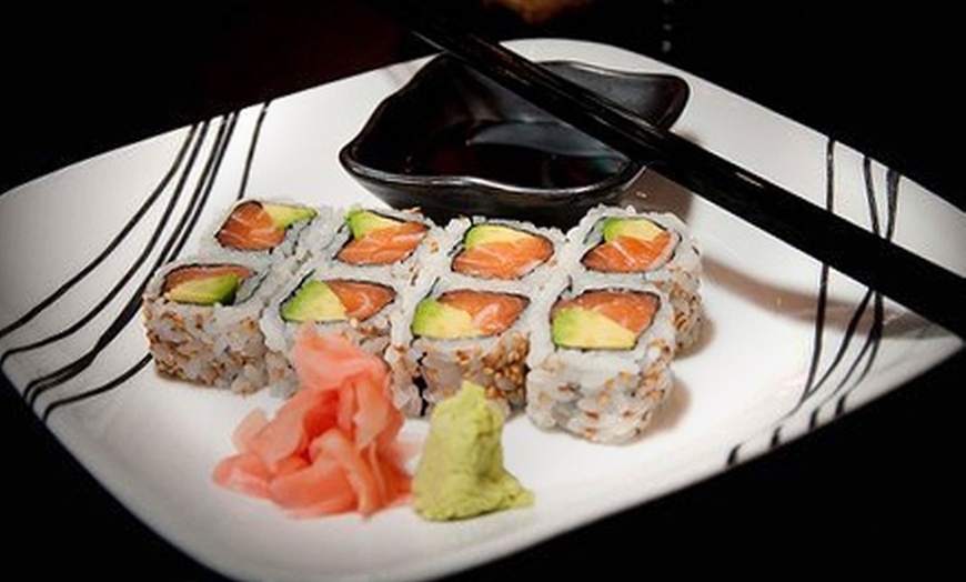 Order 97. Salmon Avocado Maki food online from Thai Lemongrass & Sakura Sushi store, New York on bringmethat.com