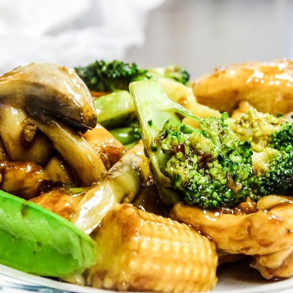 Order C8. Vegetable Chicken food online from QQ Star China Cafe store, Friendswood on bringmethat.com