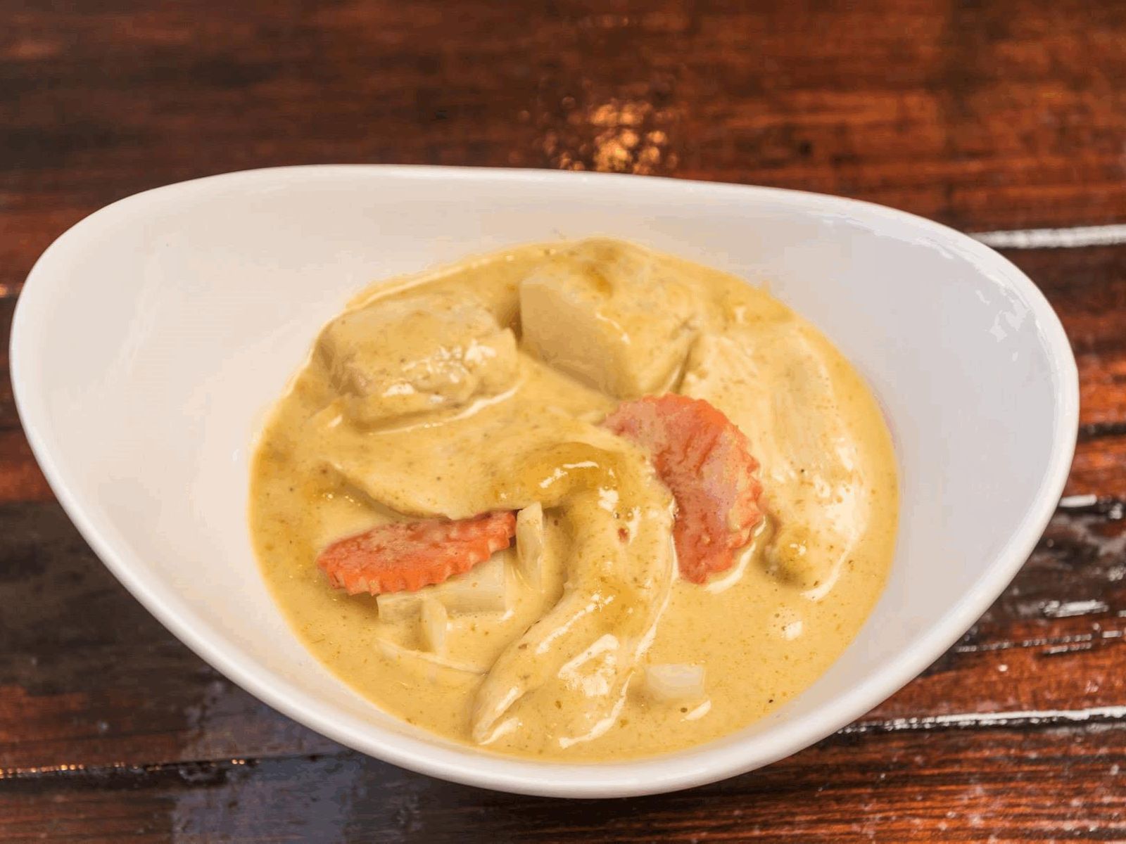 Order Yellow Curry  food online from Charm Thai Eatery store, San Mateo on bringmethat.com