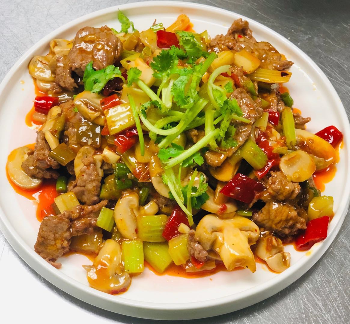 Order M9. Sautéed Shredded Beef with Red Chili food online from Hui Restaurant & Bar store, New York on bringmethat.com