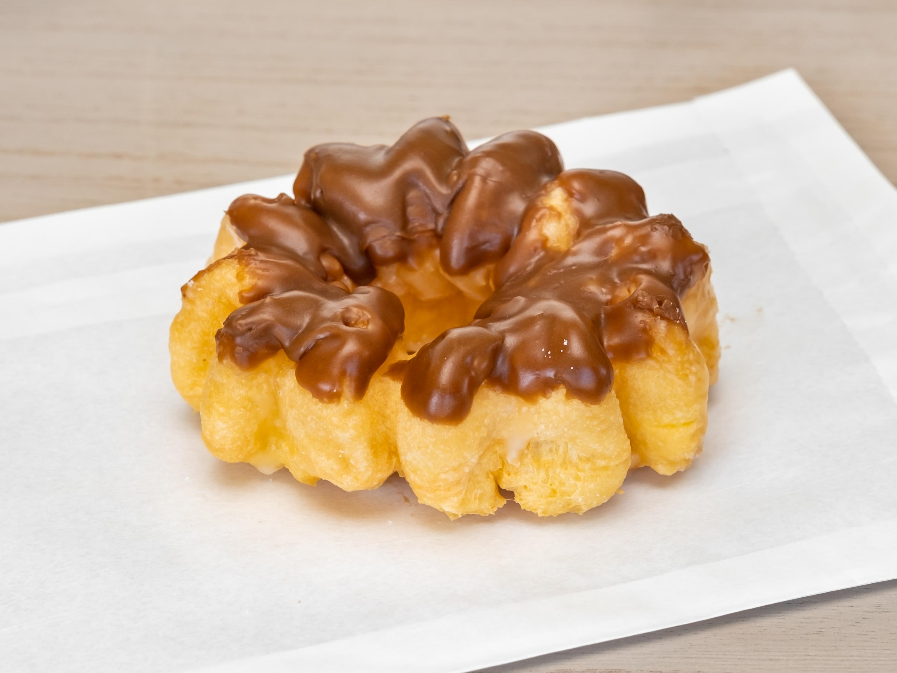 Order Chocolate French Cruller food online from Banning Donuts store, Banning on bringmethat.com