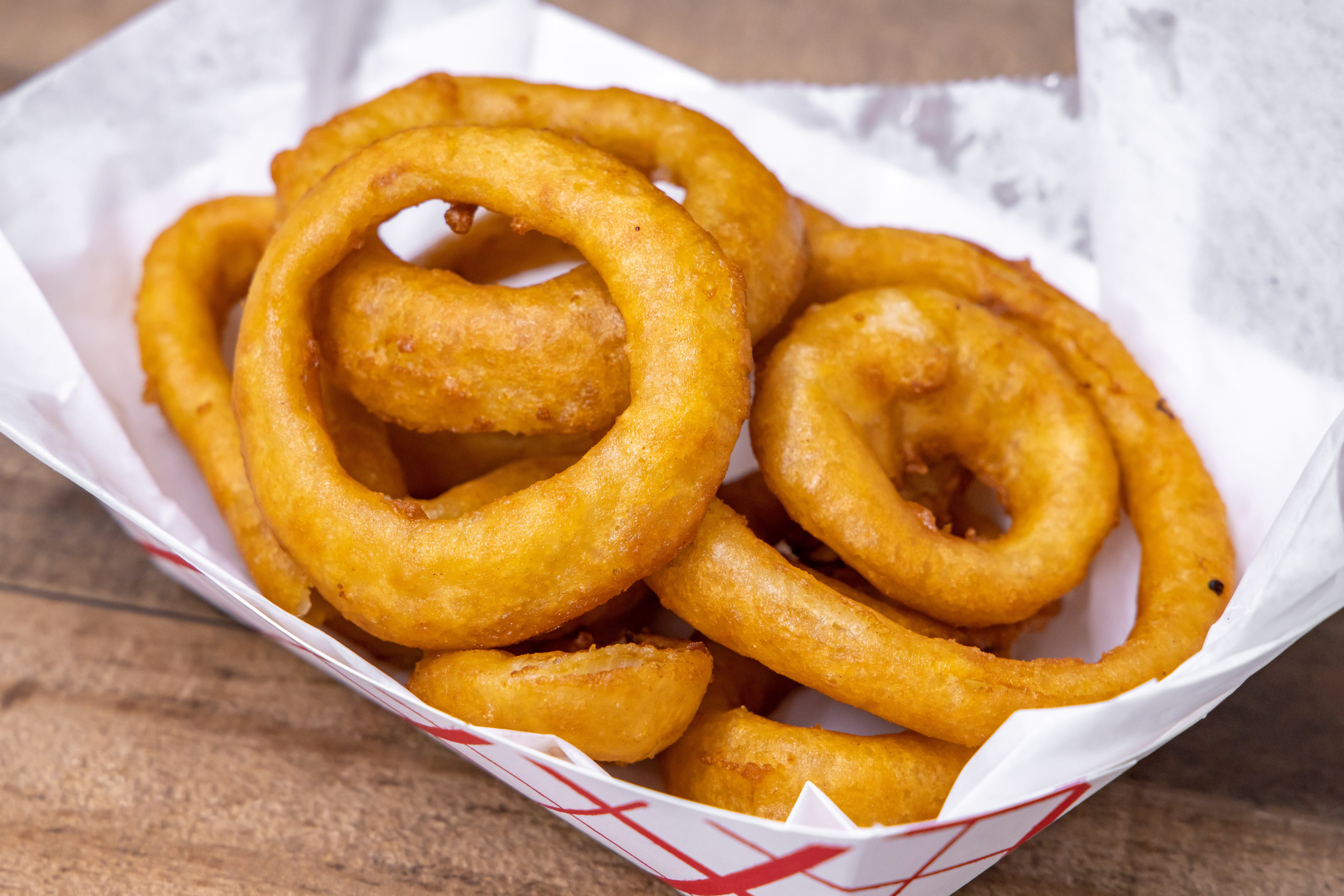 Order Onion Rings - Appetizer food online from Fabiano's Grocery & Deli store, Grand Ledge on bringmethat.com