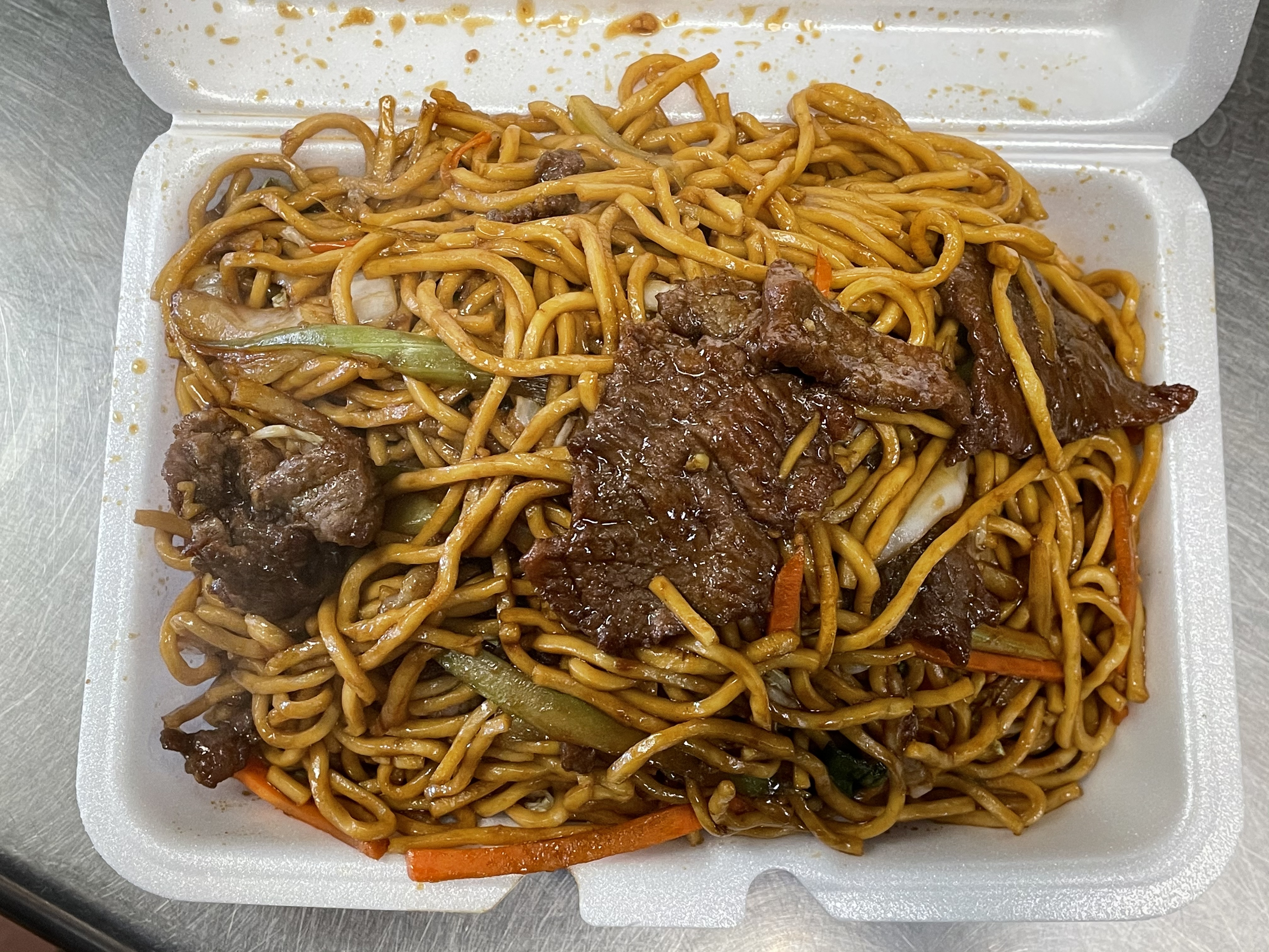 Order 52. Beef Lo Mein food online from Hong Kong Kitchen store, Congers on bringmethat.com