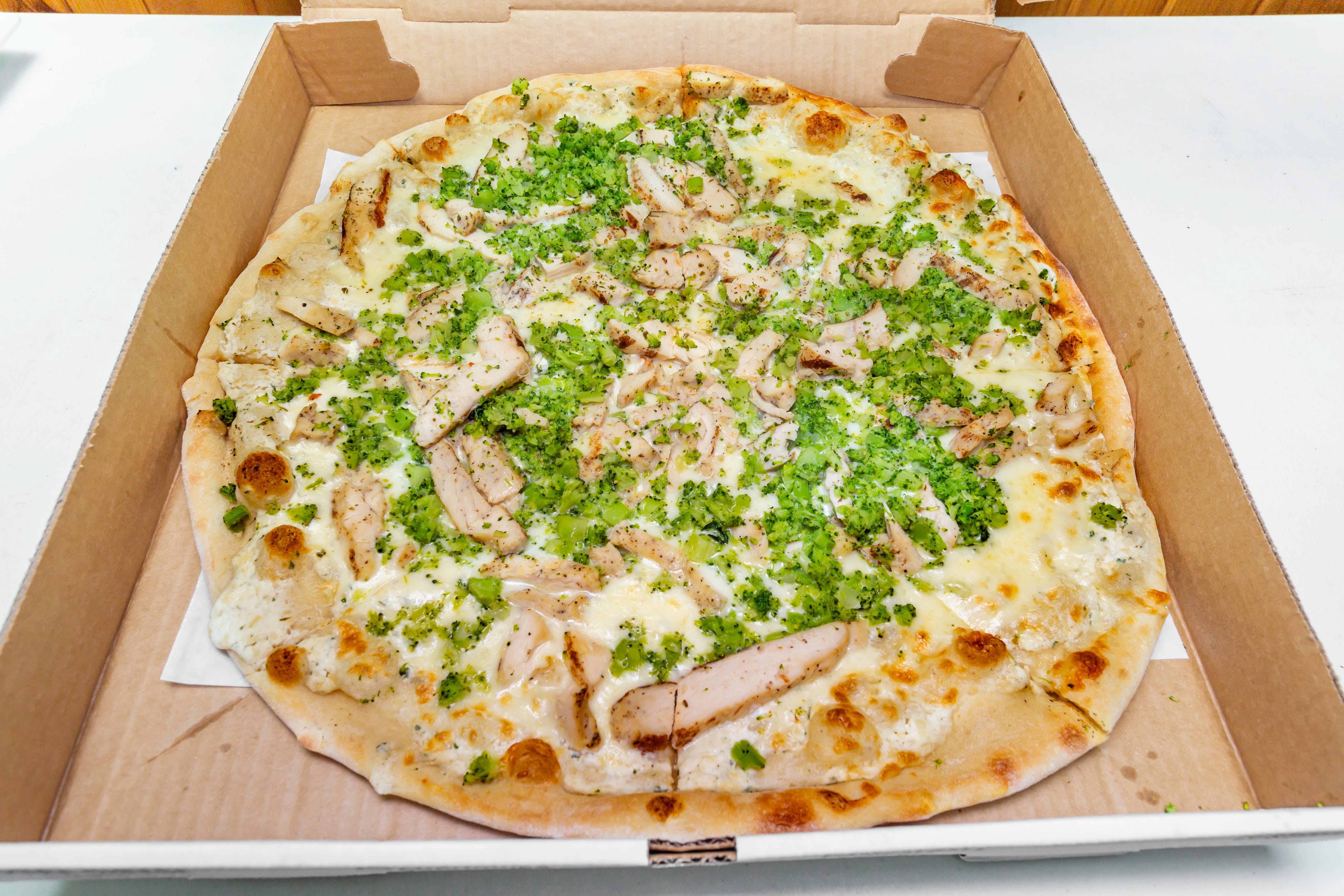 Order White Broccoli Chicken Pizza - Large food online from Pizza Como store, Lehighton on bringmethat.com