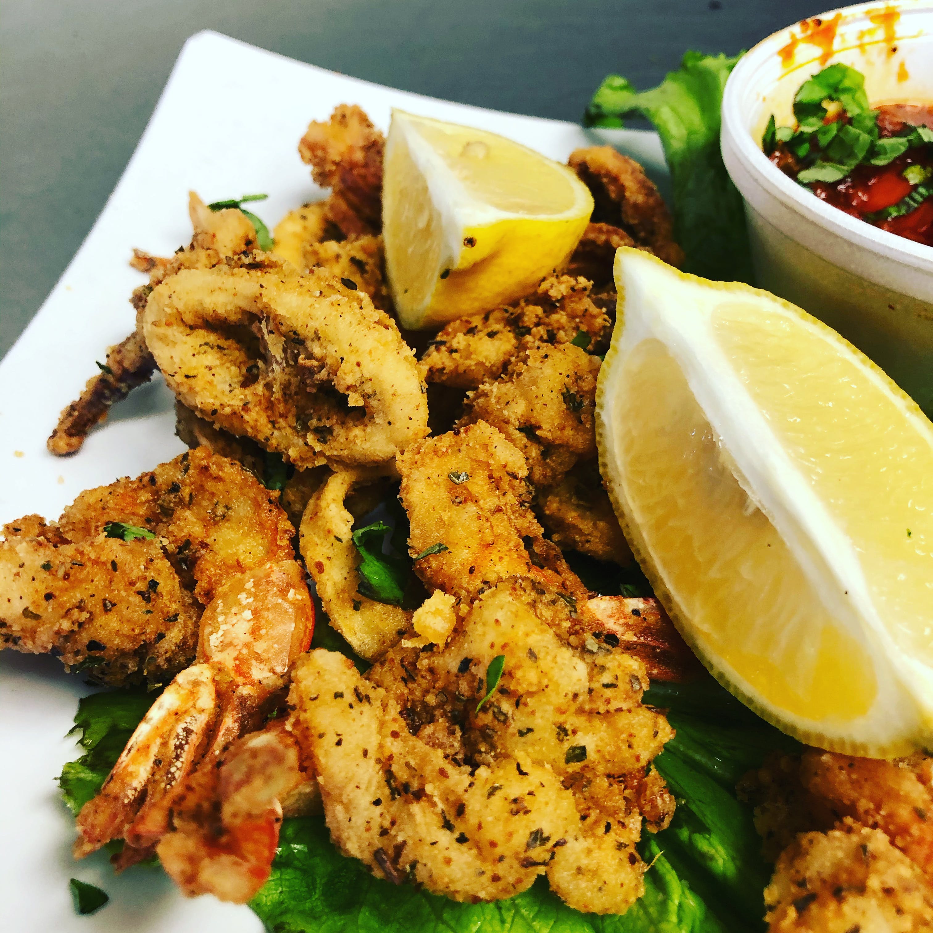 Order Fried Calamari - Appetizer food online from Fontana Pizza & Grill store, Exton on bringmethat.com