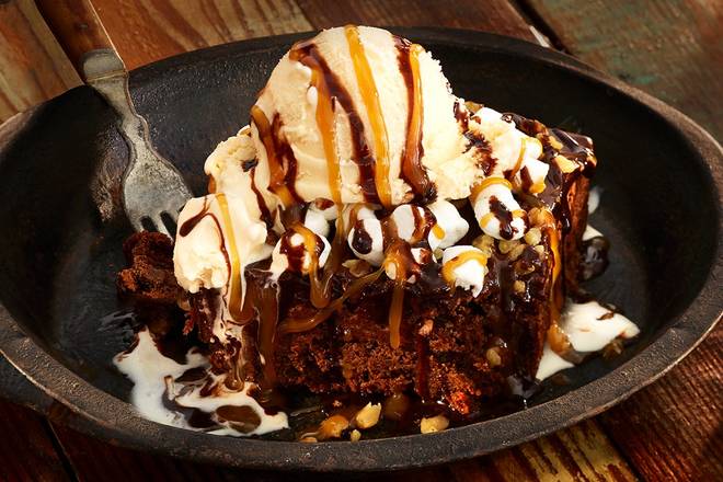 Order Mississippi Brownie food online from Logan Roadhouse store, Southgate on bringmethat.com