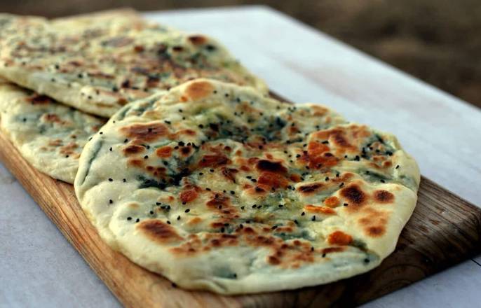 Order Spinach Naan food online from Taste Of India store, Albuquerque on bringmethat.com