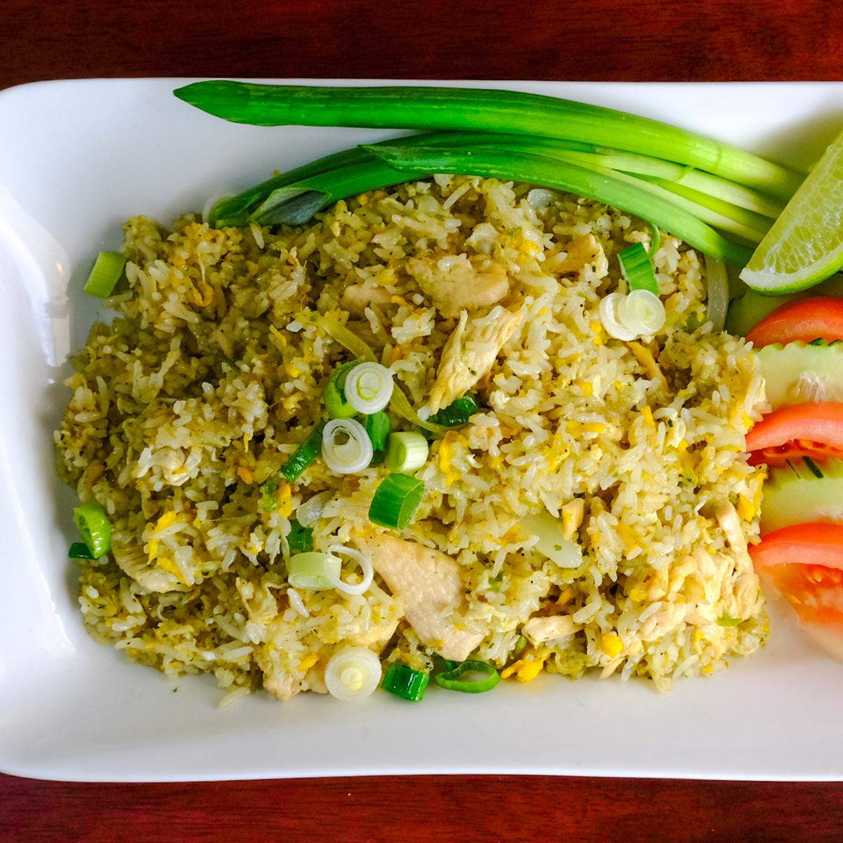 Order E56. Garlic Fried Rice food online from Manee Thai store, Chicago on bringmethat.com
