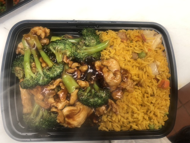 Order C7. Chicken with Broccoli Combo Platter food online from New Chinese Boys store, Abingdon on bringmethat.com