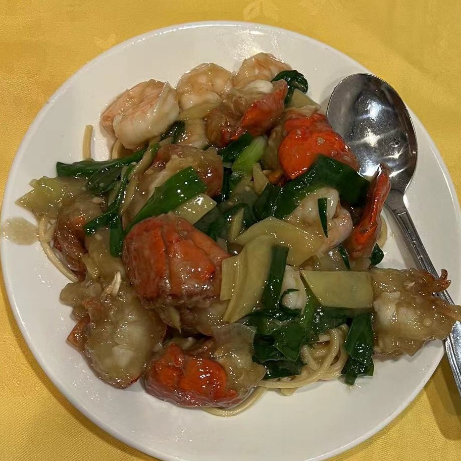 Order Lobster and Shrimp Chow Mein  龙虾面 food online from Moon house chinese cuisine store, Los Angeles on bringmethat.com