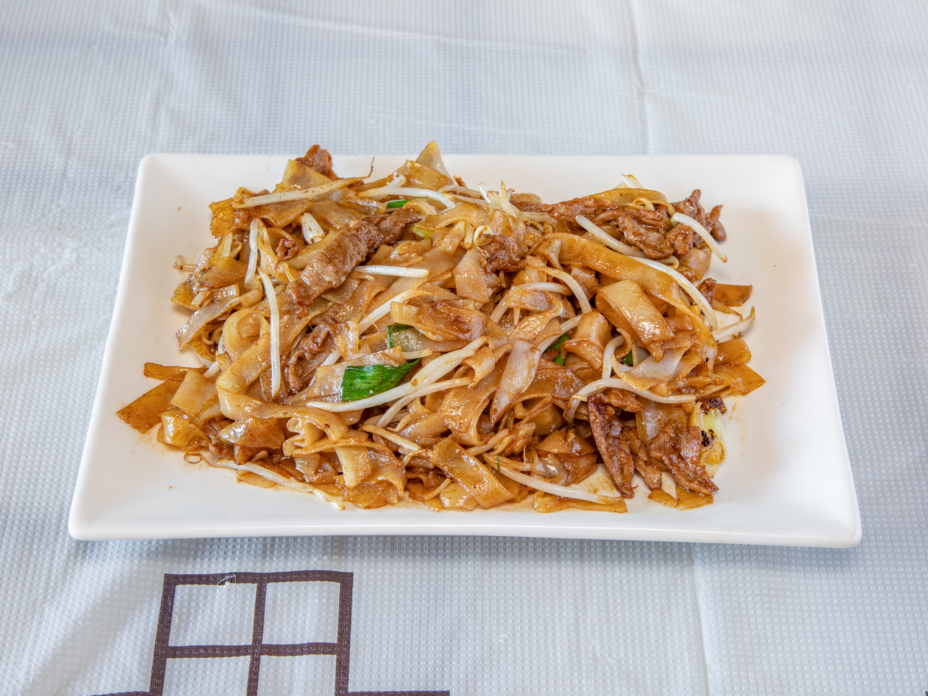 Order Beef Chow Fun food online from Bamboo Cafe store, Glendale on bringmethat.com
