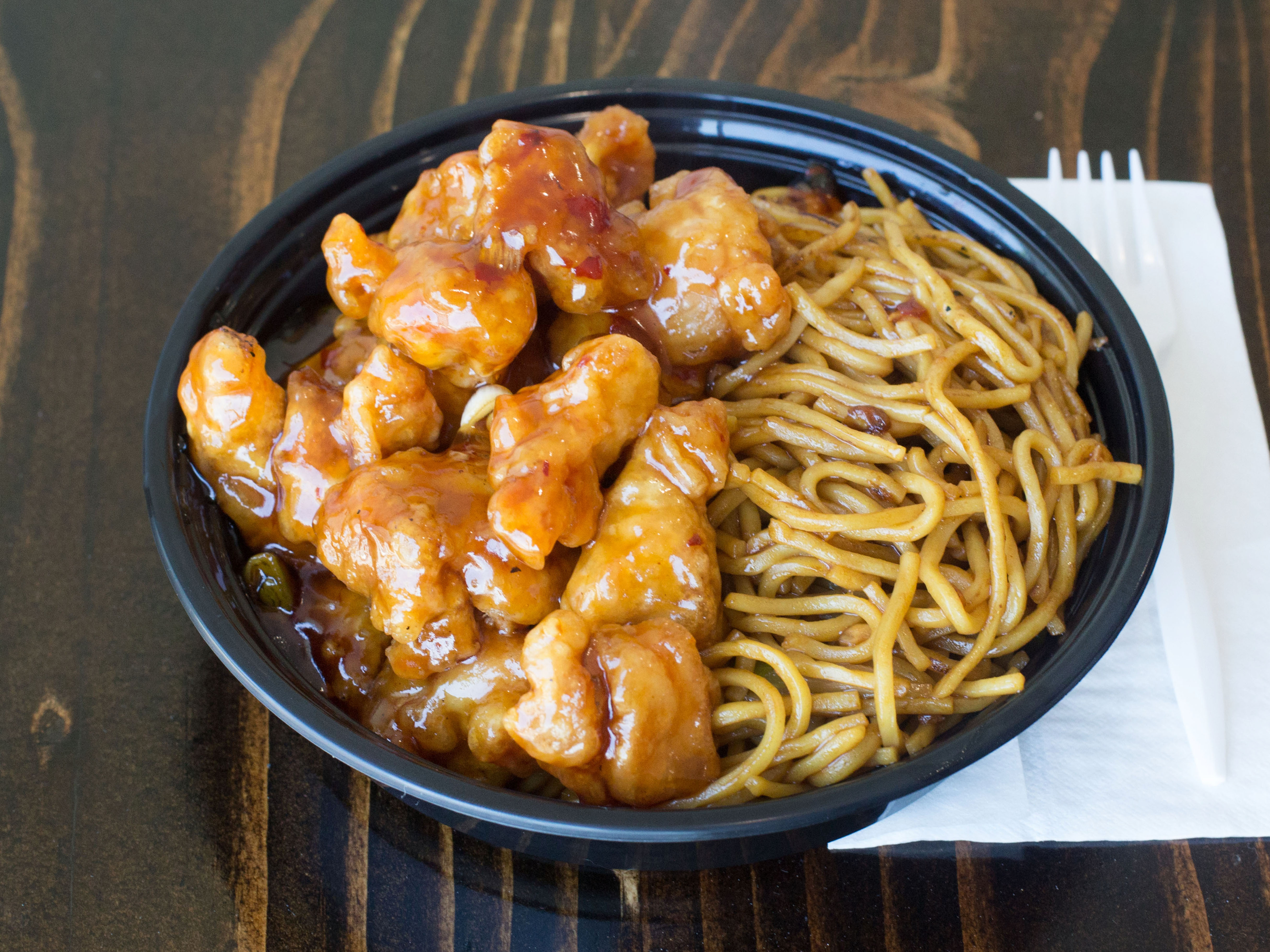 Order 8. General Tso's Chicken Dinner Special food online from Lucky Stars Asian Cuisine store, Hartford on bringmethat.com