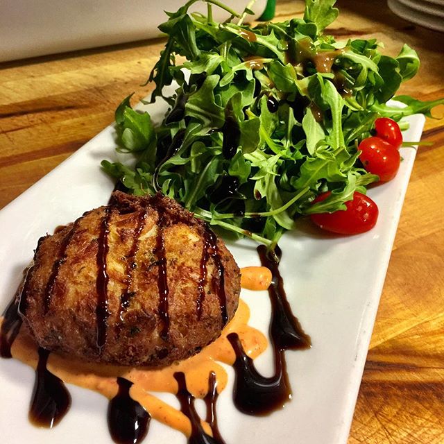 Order Jumbo Crabcake food online from Tomato tomato pizzeria & pour house store, Stamford on bringmethat.com