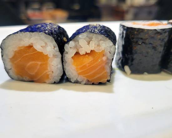 Order Spicy Salmon Roll. food online from Honshu Sushi & Noodles Lounge store, Jersey City on bringmethat.com