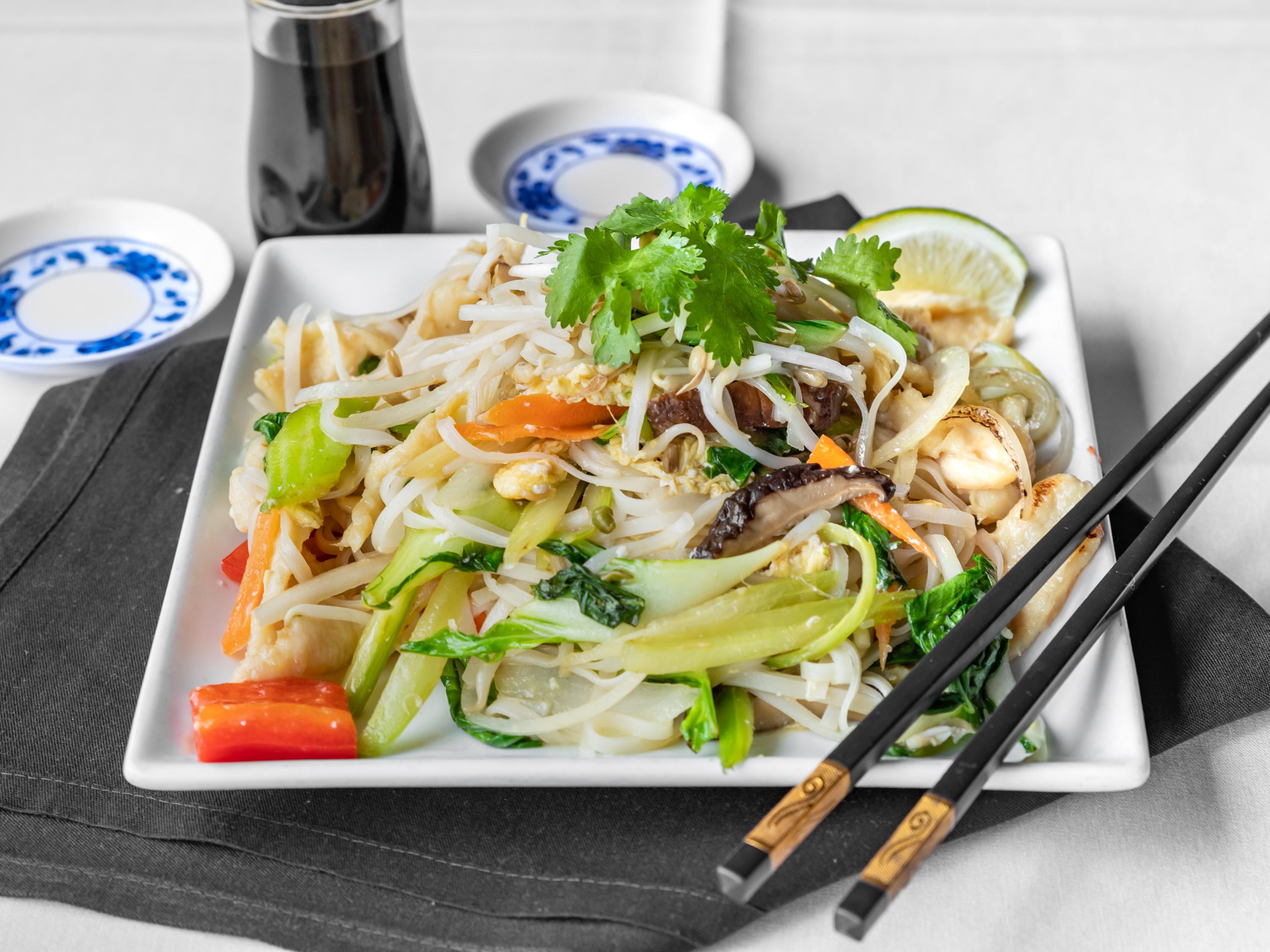 Order Pad Thai Noodles food online from Wafu Asian Bistro store, Fairfield on bringmethat.com