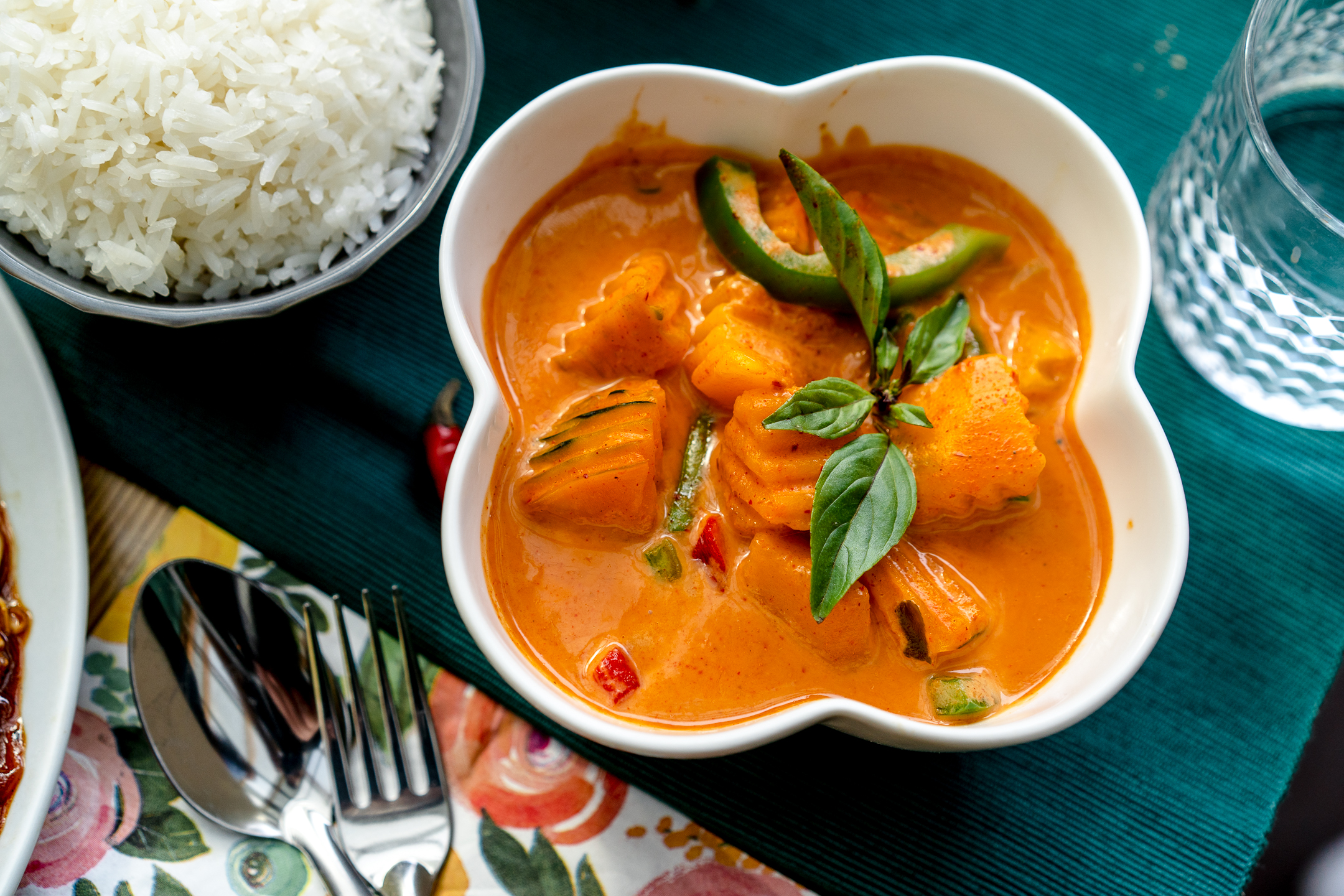 Order Pumpkin Red Curry food online from Wawa Thai Food store, Oakland on bringmethat.com