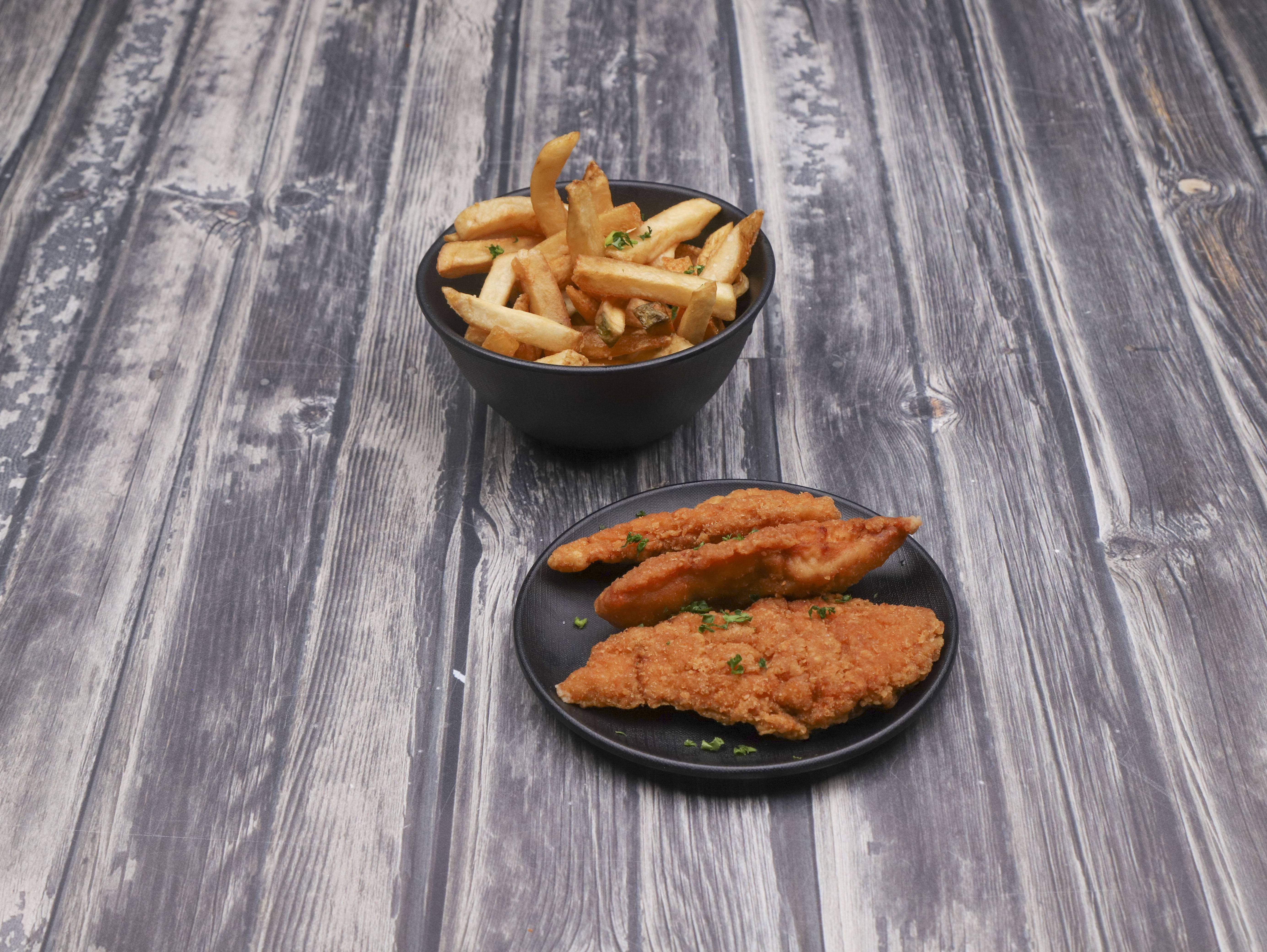 Order 4 Chicken Fingers and Fries food online from Maurizio's Bistro store, Moorestown on bringmethat.com