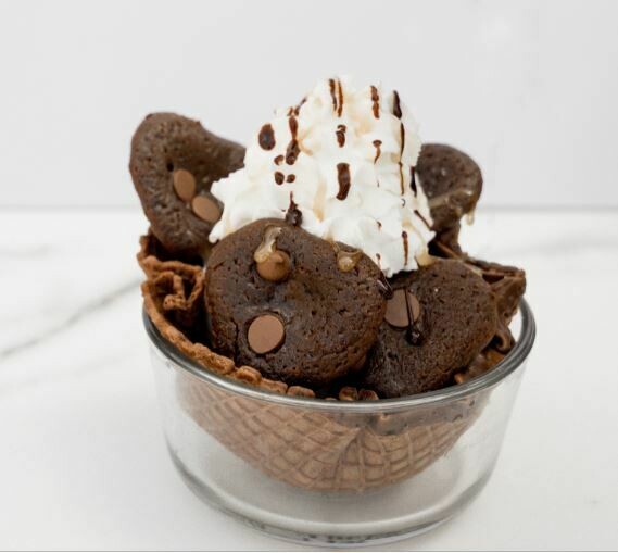 Order Brownie Sundae with Luv Bites  food online from Luv Brownies @ Cupertino Farmers Market store, Cupertino on bringmethat.com