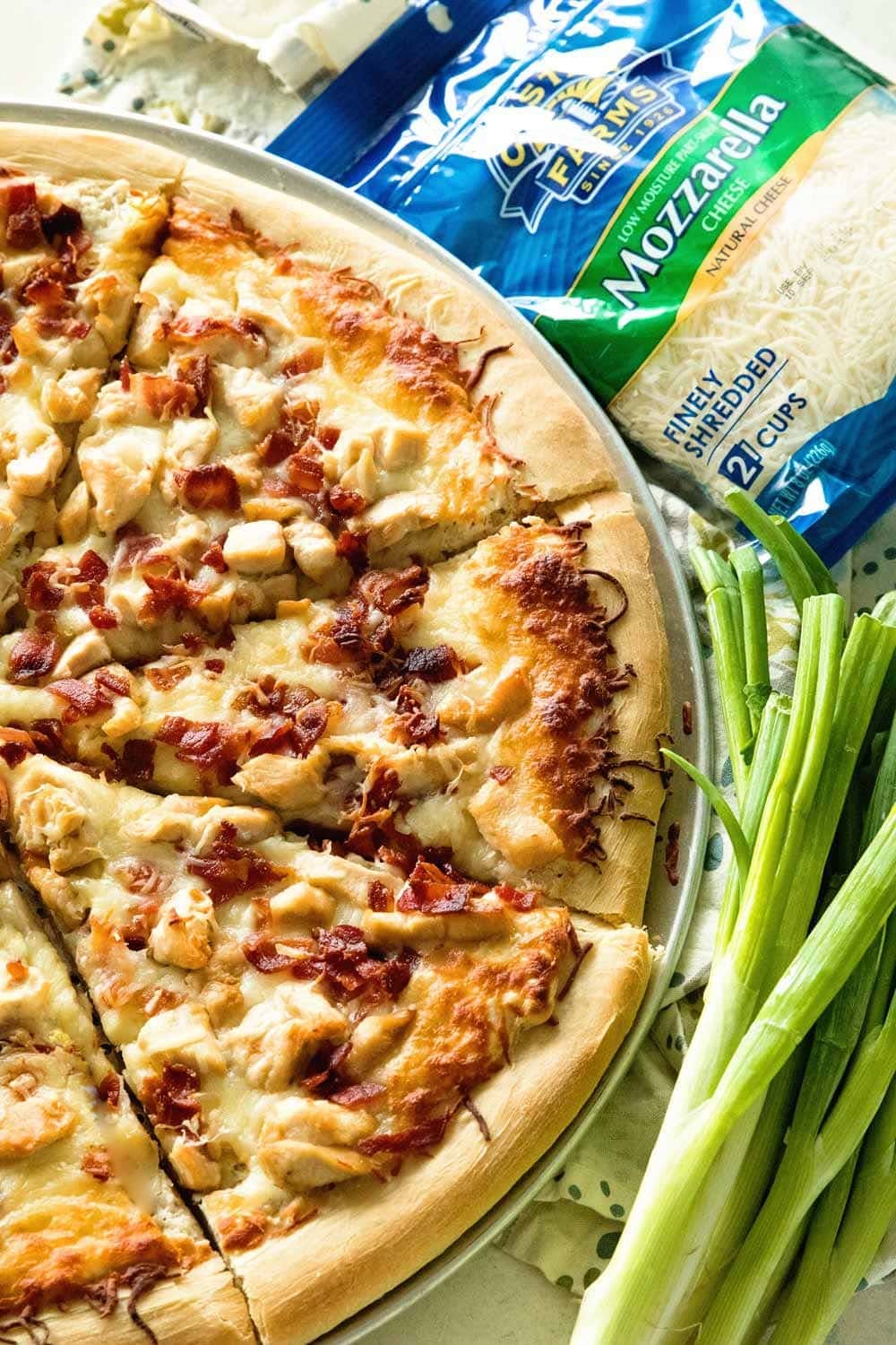 Order Chicken Bacon Ranch Pizza - 14" food online from The Lodge Of Antioch store, Antioch on bringmethat.com