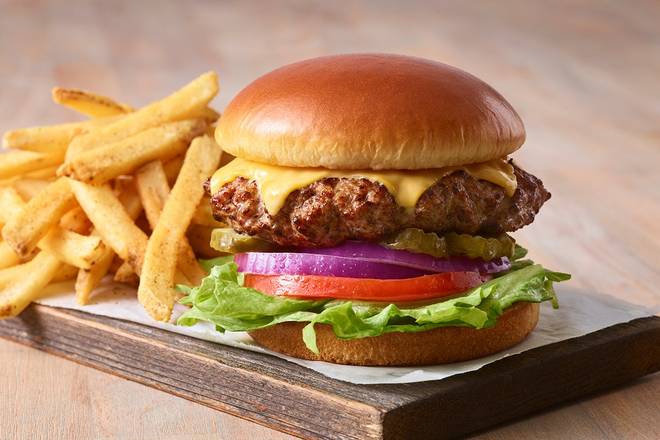 Order Classic Cheeseburger food online from Applebee's store, Grand Rapids on bringmethat.com