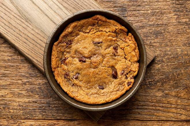 Order Skillet Chocolate Chip Cookie food online from Maggiano's Italian Classics store, Pooler on bringmethat.com
