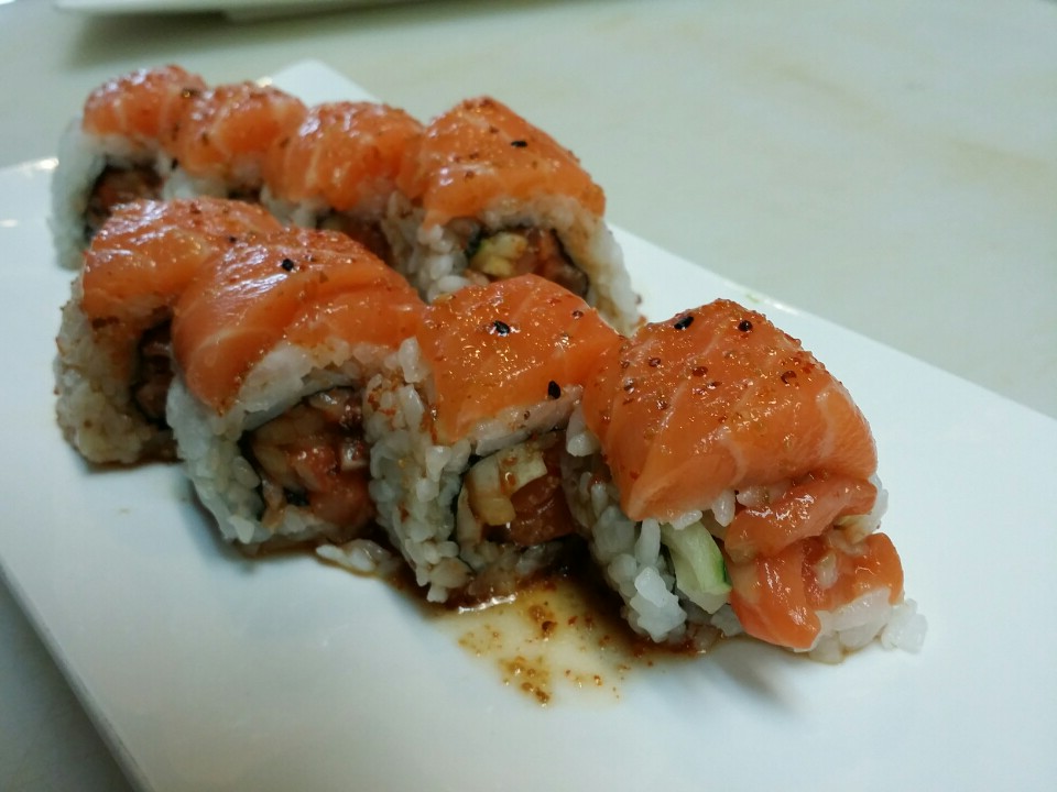 Order Salmon Lover Roll food online from Arata Sushi & Bowl store, Las Vegas on bringmethat.com