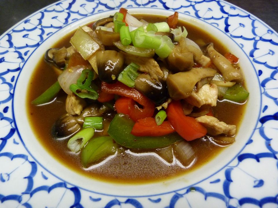 Order Ginger Chicken food online from Taste of Thailand store, Omaha on bringmethat.com