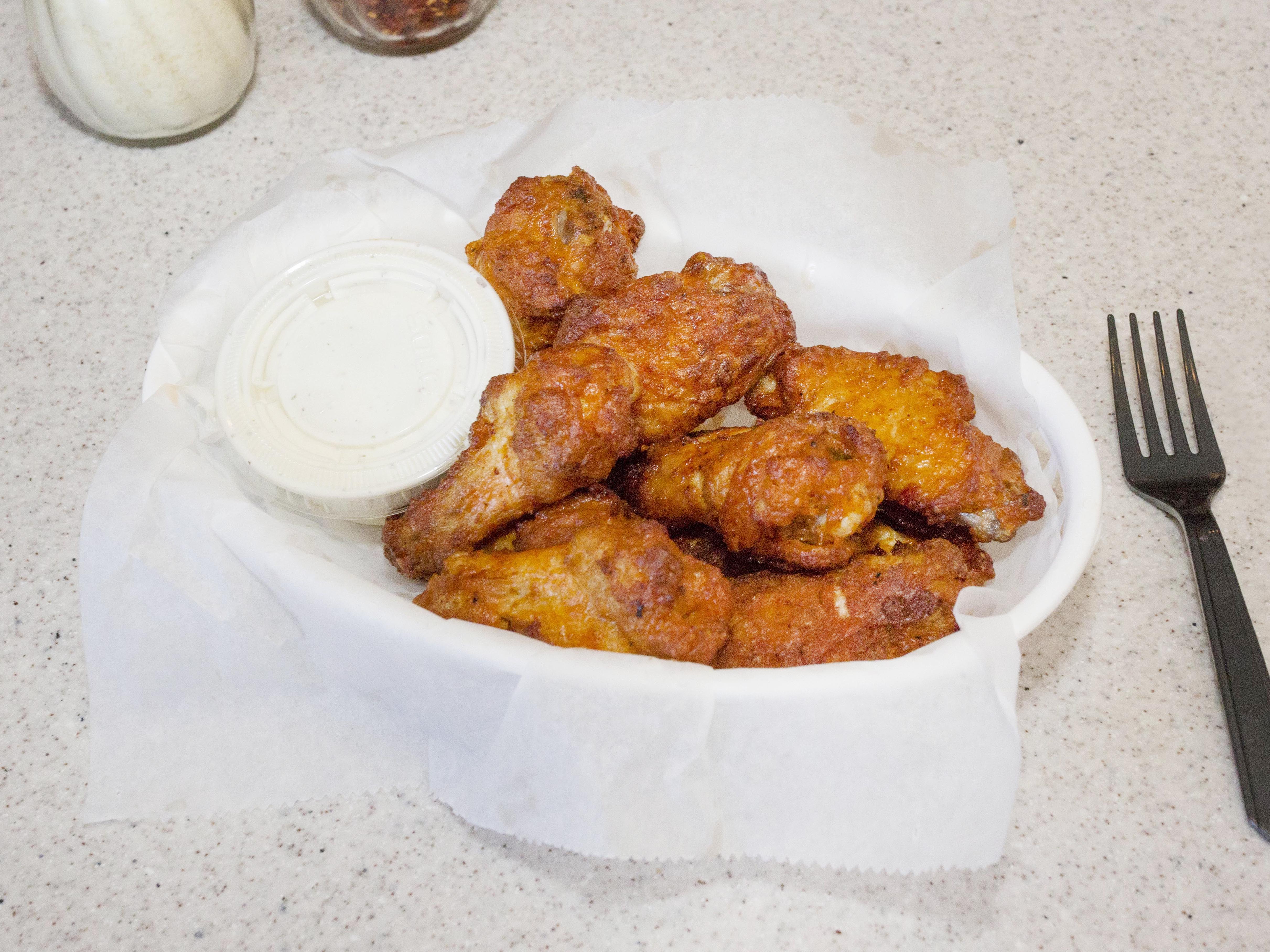 Order 10 Pieces Boneless Wings food online from Crusty Pizza store, Norco on bringmethat.com