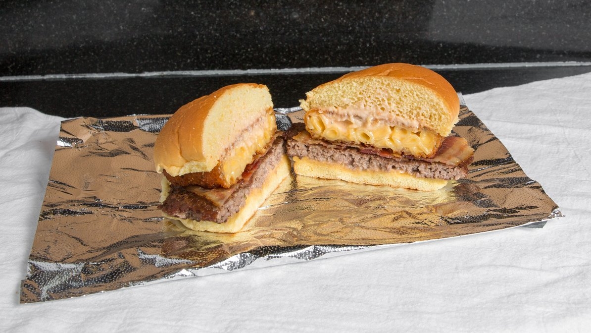 Order Mac 'n Cheese Burger food online from Cars Sandwiches & Shakes store, Montclair on bringmethat.com
