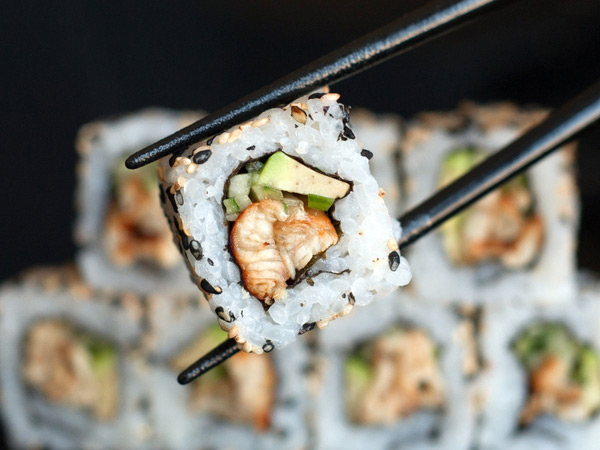 Order Eel Roll food online from Sushiraw store, Los Angeles on bringmethat.com