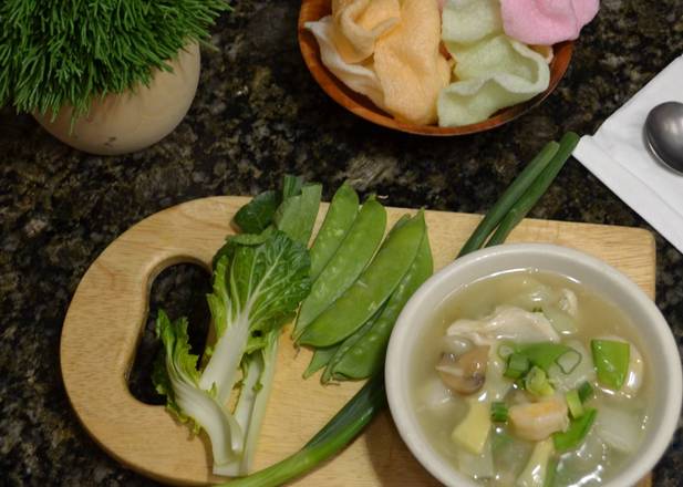 Order Wor Bar Soup food online from Golden Crown Chinese-American Restaurant store, Amherst on bringmethat.com